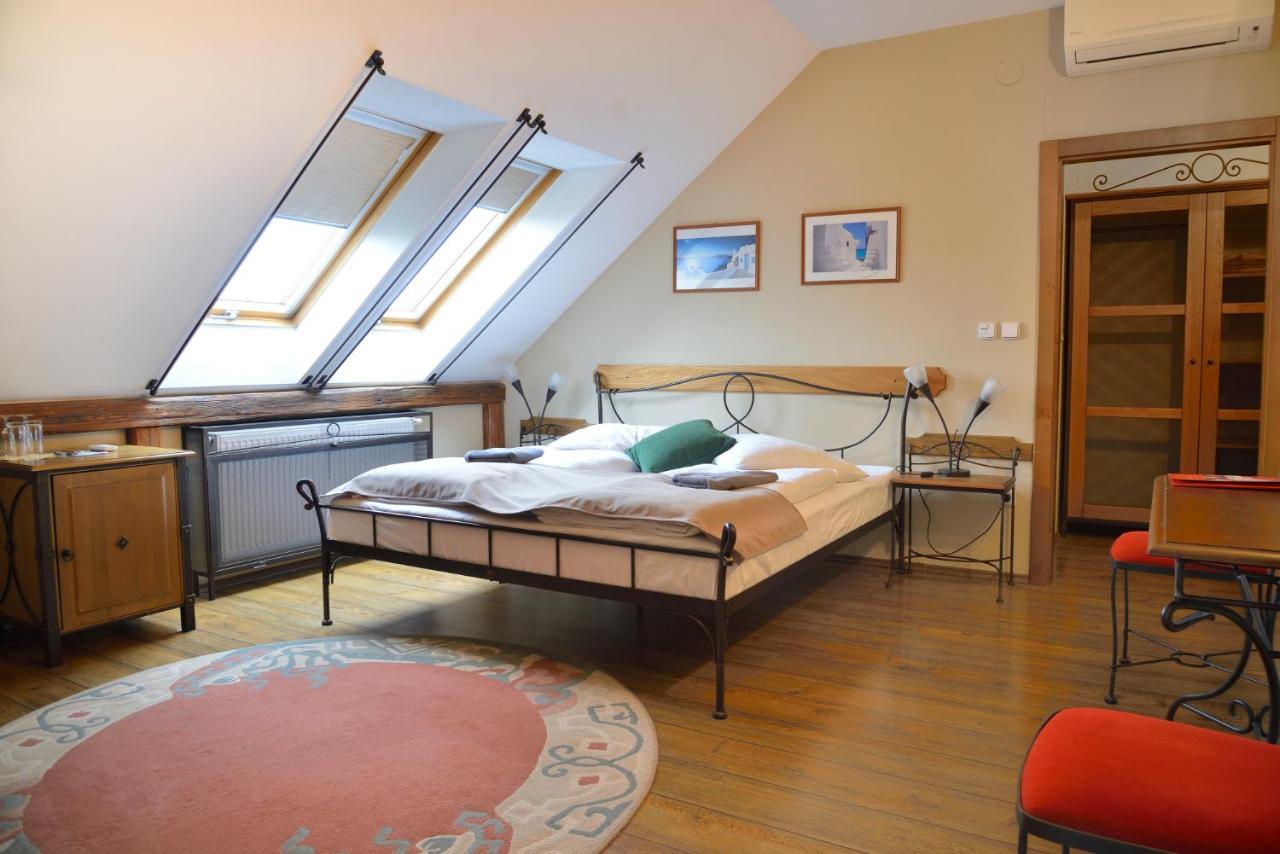 Hotel Via Ironia Vysoké Mýto Buitenkant foto