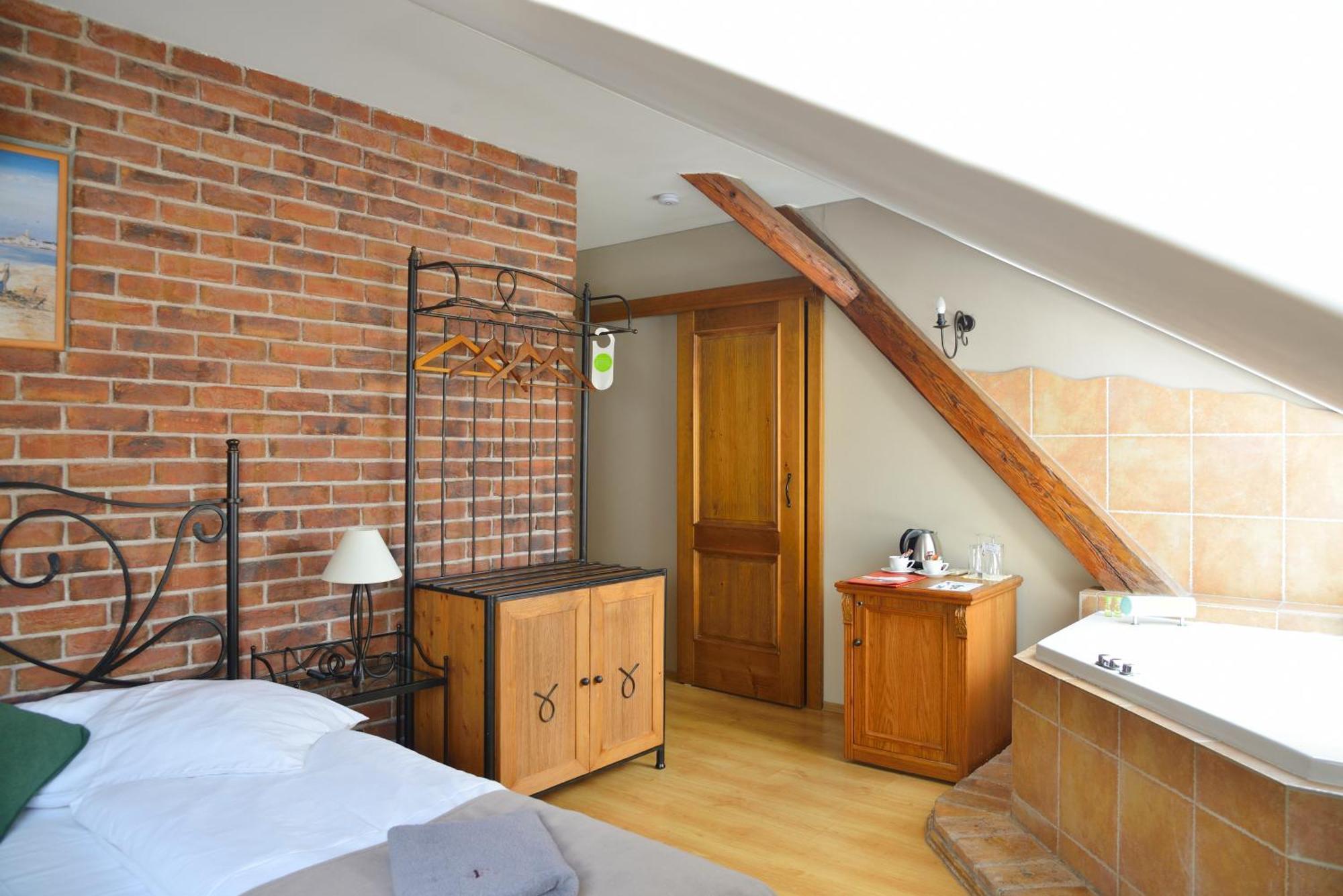 Hotel Via Ironia Vysoké Mýto Buitenkant foto