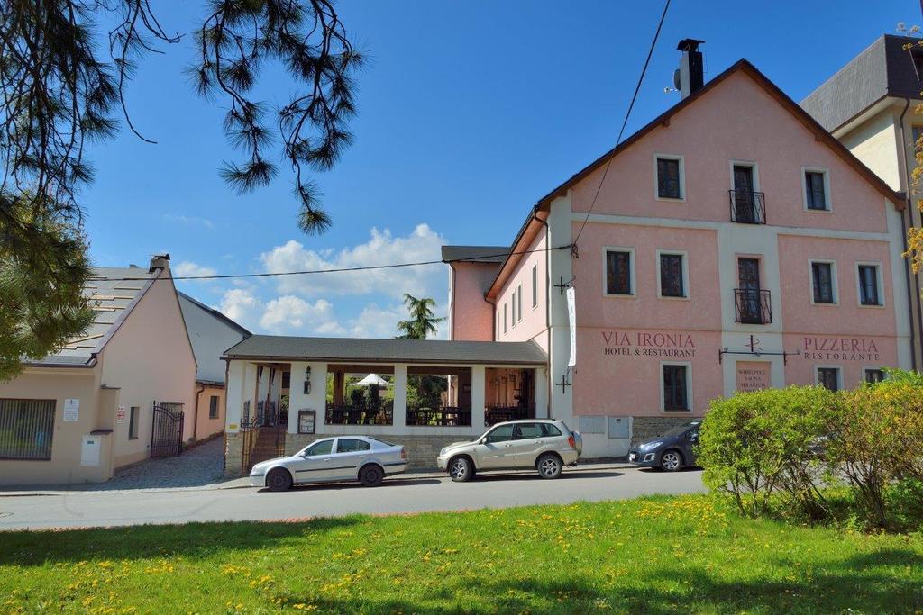 Hotel Via Ironia Vysoké Mýto Buitenkant foto